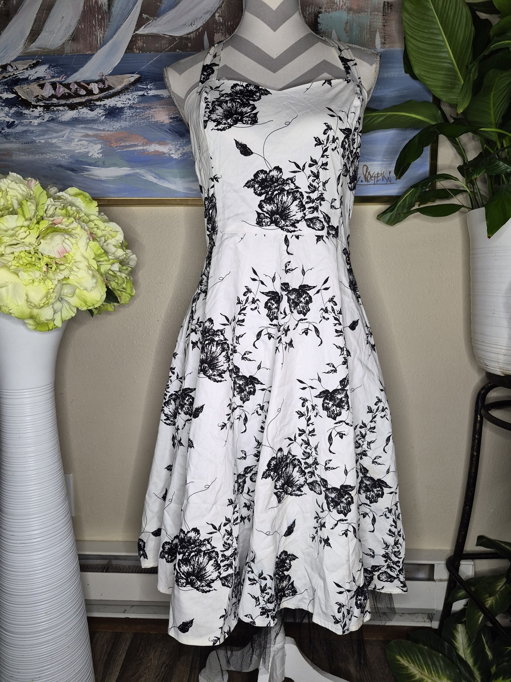 Hearts & Roses Women's Black & White Floral Designed Midi Halter Dress